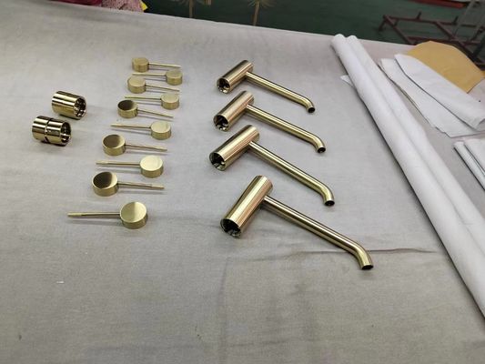 เครื่องเคลือบสุญญากาศ PVD สำหรับเครื่องประดับมือจับประตูชุบโครเมียม เครื่องใช้บนโต๊ะอาหาร โลโก้รถยนต์ ล้อ