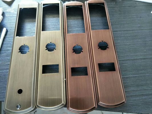 เครื่องเคลือบสุญญากาศอลูมิเนียม เครื่องชุบสุญญากาศ เครื่องเคลือบไอออนแบบอาร์คหลายชั้น PVD สำหรับการชุบเครื่องประดับตกแต่ง