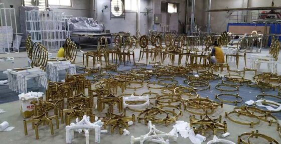 ขอบเก้าอี้เคลือบ PVD สีทองปัดเงาแบบสุญญากาศ พร้อมคุณสมบัติป้องกันรอยนิ้วมือและทนต่อการกัดกร่อน