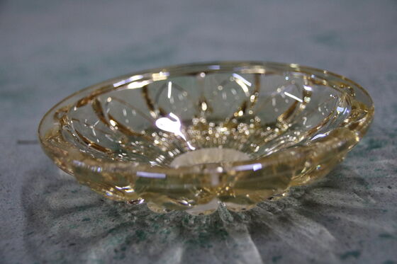 อุปกรณ์เคลือบ PVD ตกแต่งอะคริลิคพร้อมผิวเคลือบเงาดุจกระจกและการควบคุมอัตโนมัติเต็มรูปแบบสำหรับการใช้งานกับวัสดุหลายชนิด