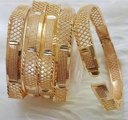 เครื่องเคลือบ PVD ป้องกันรอยขีดข่วน ประสิทธิภาพการผลิตสูง และระบบควบคุมอัตโนมัติเต็มรูปแบบสำหรับเครื่องประดับ