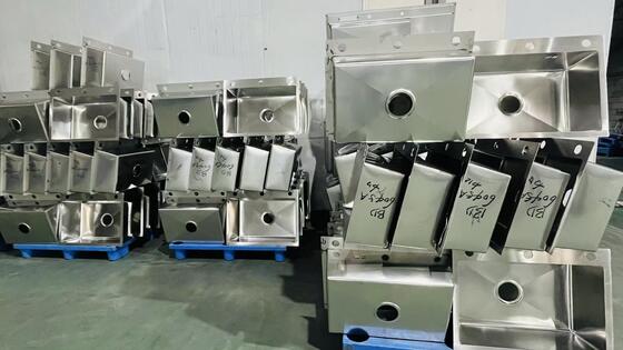 เครื่องเคลือบ PVD เกรดอาหารพร้อมเทคโนโลยีป้องกันน้ำมันสำหรับอ่างล้างจานสแตนเลสในห้องครัวและห้องน้ำ