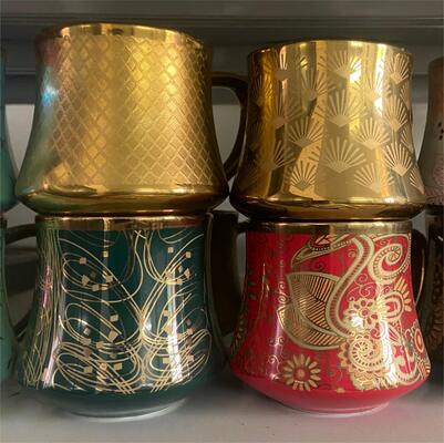 การเคลือบ PVD ที่ละเอียด นําความสว่างโลหะที่โดดเด่นไปสู่พื้นผิวถ้วยเซรามิก ทําให้ลักษณะของผลิตภัณฑ์อุดมสมบูรณ์ และเพิ่มมูลค่าพิเศษให้กับเครื่องดื่มประจําวันและชุดของขวัญ