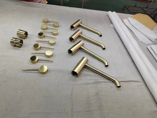 อุปกรณ์เคลือบ PVD แบบอัตโนมัติแบบกระจ่างกระจ่างสูง กันสนิมสําหรับเครื่องใช้สุขอนามัย