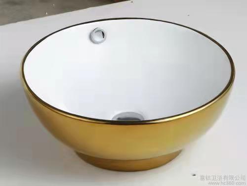 เครื่องเคลือบสูญญากาศ PVD พร้อมการเคลือบที่ปลอดภัยต่ออาหารสำหรับการชุบหลายสีและระบบควบคุมอัตโนมัติเต็มรูปแบบ