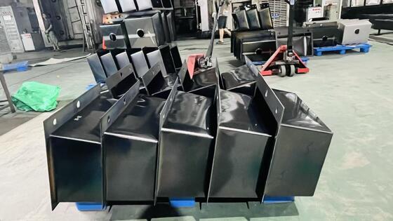 เครื่องเคลือบสูญญากาศ PVD ห้องขนาดกลางสำหรับอ่างล้างจานสแตนเลสพร้อมการชุบสีดำด้านและโทนสีตกแต่งที่กำหนดเอง