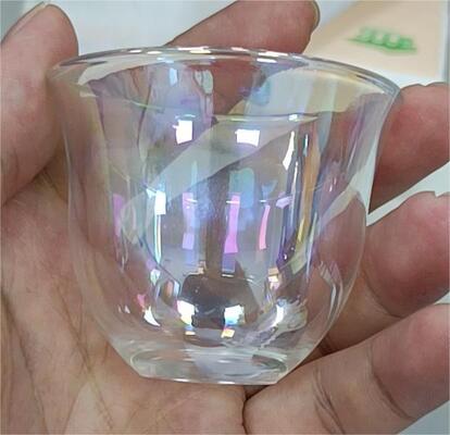เครื่องเคลือบสูญญากาศ PVD อุณหภูมิต่ำในห้องขนาดกลางสำหรับการชุบสีรุ้งบนถ้วยแก้ว